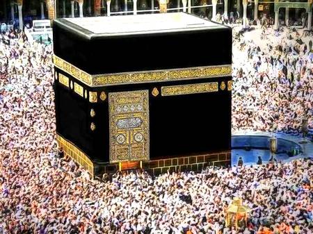 KABA par Gilaf iss liye hai k
pata chaley ye koi aam ghar nahi Allah ka Ghar hai..
Quran par Gilaf iss liye ha k pata chaley ye koi aam
kitab nahi Allah ki kitab hai...
Isi tarha Muslim Orat ko parday ka hukam
hai ta ke pata chaley ye koi aam Orat nahi Muslim
Orat hai..
Apni nazron ko bhi jhuka kar chala karo ta ke pata
chaley k ye koi aam shaks nahi MUHAMMAD Sallallahu
alaihi wasallam ka ummati ja raha hai...
"SUBHANALLAH"