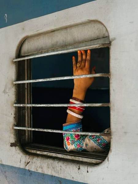 ساری خوشیاں ملا کے دیکھی ھیں
تیرے جانے کا ___ غم زیاده ھے !