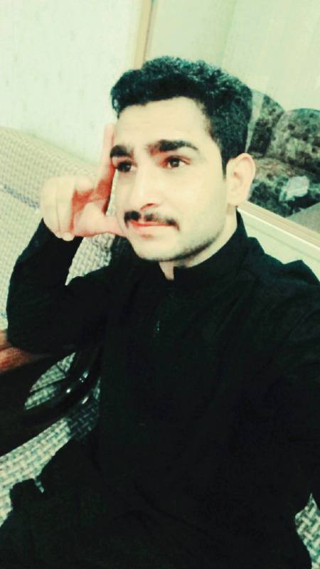 Awaz de k chup gayi hr bar zindagi.
Hum aise sada dil thay k har bar aa gaye.