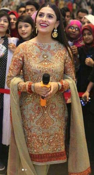 AYeeza Khan K Fan Kon hain
