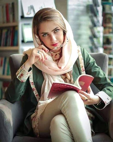 کوئی *اداس* سی لڑکی تیری محبت ہو
اُسی کو ڈھونڈ، کسی بنی ٹھنی کا نہ بن

😍