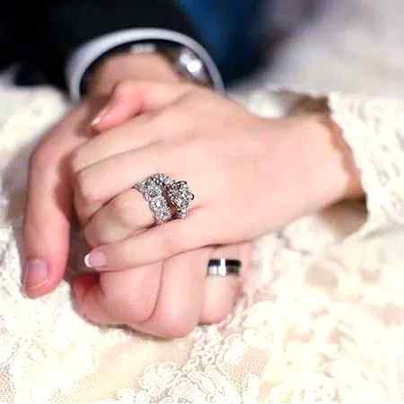 چہرے بدل جائیں تو کوئی بات نہیں 
لہجے بدل جائیں تو بہت تکلیف دیتے ہیں