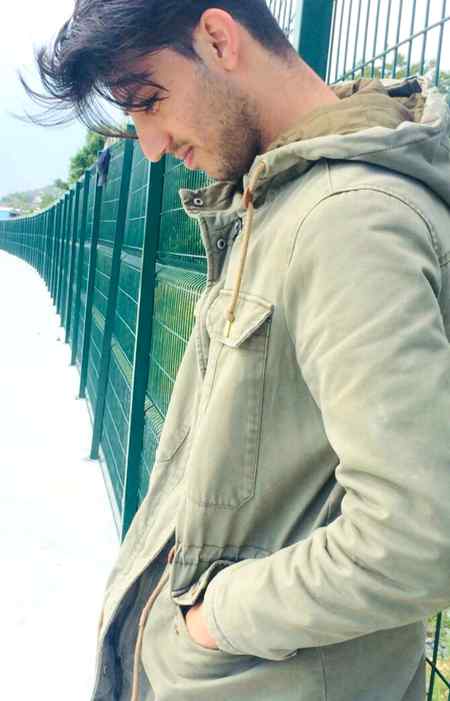 Mery dill ma qiyam kr gia ..mujhy jeety g badnam kr gia ..kia kahon kia name don usko ..woh jo jeena hraam kr gia ..irfan