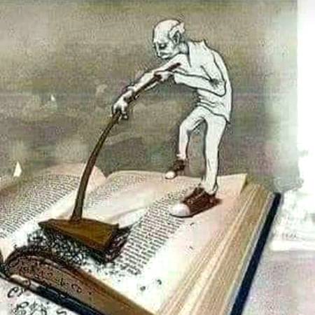 ﻟﮑﮭﮯ ﺗﮭﮯ ﺟﻮ ﺍﻟﻔﺎﻅ ﻭ ﺣﺮﻑ ﺗﯿﺮﮮ ﺣﺠﺮ ﻣﯿﮟ
ﻭﮦ ﺳﺐ ﻣﭩﺎ ﺭﮨﺎ ﮨﻮﮞ ﻣﯿﮟ ﺗﻤﮭﯿﮟ ﺑﮭﻼ ﺭﮨﺎ ﮨﻮﮞ