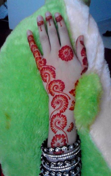 وہ بھی دور تھا عید گلے ملتے تھے زور و شور سے😇
اب حالات کہتے ہیں کہو عید مبارک دور سے 🙏😢😢
Um e Hani