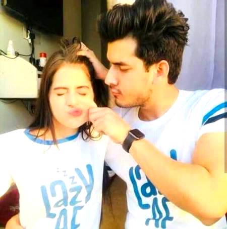 ❤🌷🌷Andaz-e-pyaar- tumhari ek ada hai, Door ho humse tumhari khata hai, Dil mai basi hai ek pyari se tasveer tumhari, Jiske niche I MISS YOU likha hai.🌷🌷❤