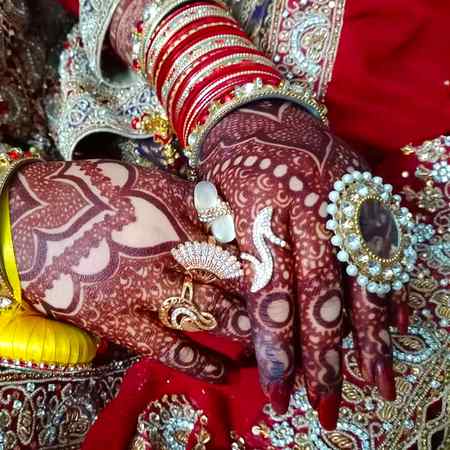 Na Dedan Me Da Cha Okro Na Ashna Sho Ra Pa Ghara.
Sa Beranga Mazigar Wo Pa Jara Jara Me Ter Kro..