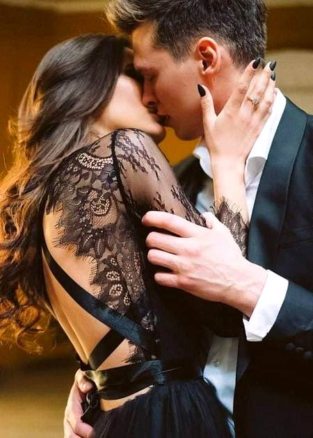 ملے بوسہ مجھے عناب لب کا
یہی بیماریٔ دل کی دوا ہے 😘..
- H∆mzıı.. 🤹♂️�