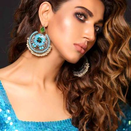 Sana fakhar...