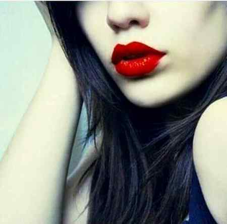 : 😍میں صرف لپسٹک💄 ہی لگا لوں❤️ تو 👑شہزادی 👸 لگتی ہوں