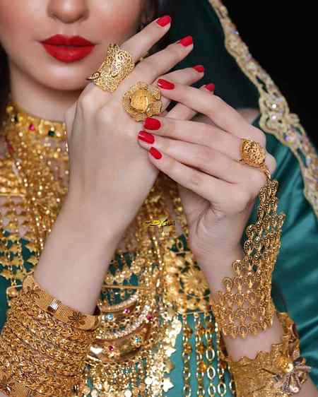 زه د خلکو غوندی نه یم نه مې خلکو غوندی زړه دې
چې مې یار درته وئیلې تر قیامته به مې یار یې !