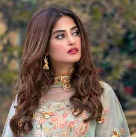 •||•mUlaqatain arOoj pr thy tOh azaan bhi na sUnai dii___ab bixhrEe hain tOh tahajUd bhi adaa krte hain•||•💔💔