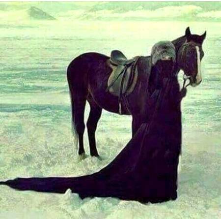 ســـارے مـــوســـم مجھـــ میــــں پـــائـــے جـــاتـــے ہیــــں !!
میـــں اپنـــے طـــرز کـــی انـــوکھـــی وادی ہـــوں !!