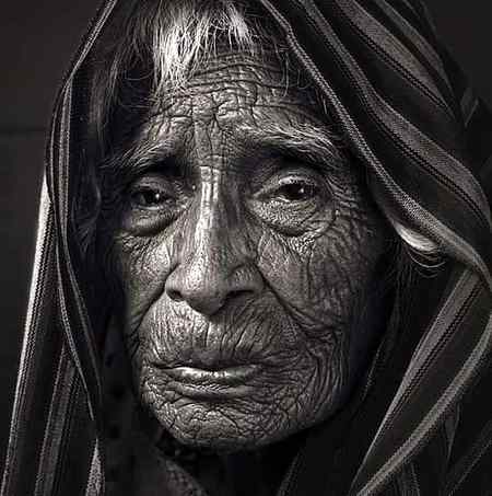 حالت بُری تھی مگر رکھتی تھی ٰامیر  بنا کر  ہم غریب ہیں یہ صرف ہماری ماں جانتی تھی