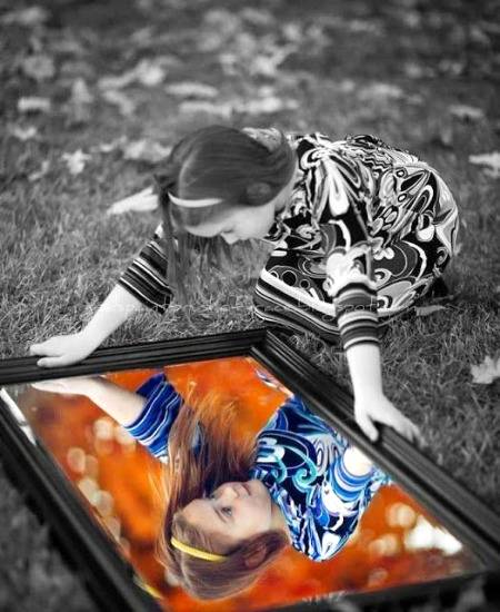 آٸینہ کہتاہے،کہناتونہیں چاہیۓتھا۔۔۔۔
توابھی زندہ ہے،رہناتونہیں چاہیۓتھا
(جون ایلیاہ)