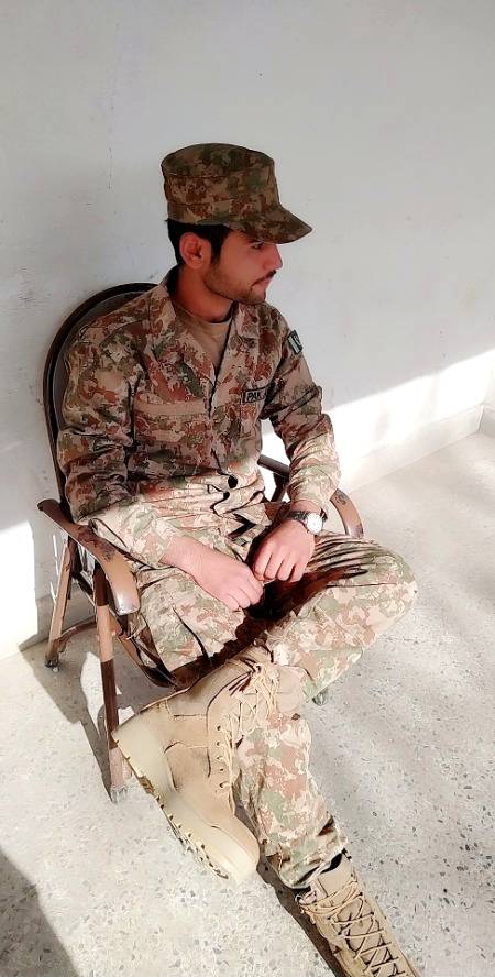 خدا کی مرضی بول كر مجھ سے بچھڑ گيا,
ايک شخص خدا كے نام پر فریب كر گيا...