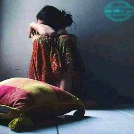 پہلے تو داغ صاحب ان سے بگاڑ بیٹھے
اب جان جا رہی ہے اب دم نکل رہا ہے😌😌😟