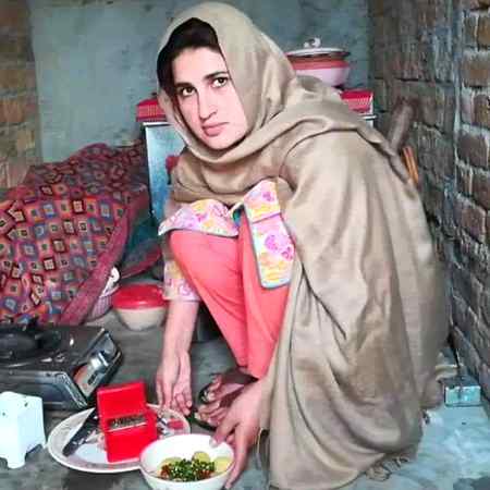 آنا پر ستو کو عشق ہوجاے نا 

تو سمجھ لو ان کو بددعا لگی ہے 😊