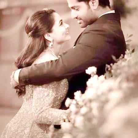 رکی ہوئی تھیں -- خزائیں کئی زمانوں سے
وہ ہنس پڑا ہے تو موسم بھی خوشگوار ہوا