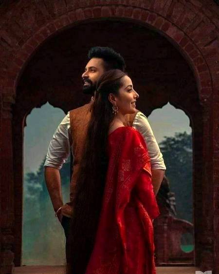 مجھ سے مت پوچھ میرے محبوب کی سادگی کا انداز...؟ 💞 💞💟
نظریں بھی مجھ پہ تھی اور پردہ بھی مجھ سے تھا....؟💕