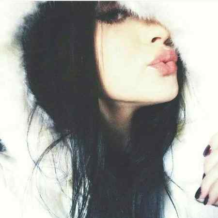 Tum ko rat passand hn
Mujh ratoun Mai tum
Tum ko hansna passand hn 
Mujh hansta hou tum
Tum ko sab kuch passand hn 
Mujh sirf tum