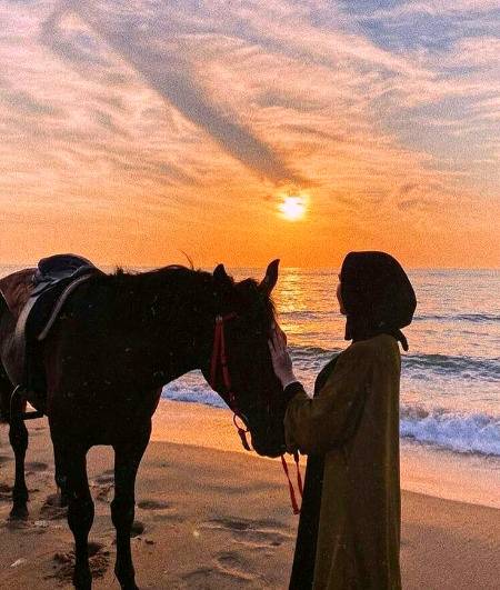 جب انسان کو دنیا کی حقیقت معلوم ہونے لگتی ہے تو وہ دنیا سے الگ ہو جاتا ہے