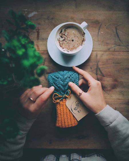 🌹🌹🌻🌻🌹🌹۔


*اور پـتـــا ہے سب سے* 
 *زیـادہ اذیت نــاک کیا* 
 *ہوتا ہے؟*  😞

"اپنے دل سے *جـــدا* کیا 
ہـوا ٬ *شــخـص* ٬ کـــسی 
دوسرے کے *حصار* میں 
 *دیکھنا۔۔۔