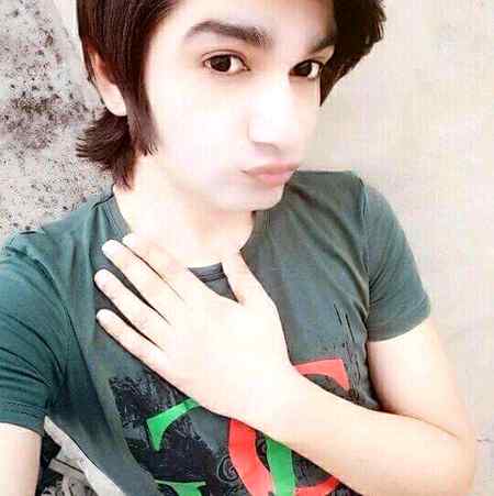 ٹوٹا نہیں میرے دل سے تیری یاد کا رشتہ .

مصروف زندگی میں جہاں بھی ہوں خیال تیرا ضرور آتا ہے .