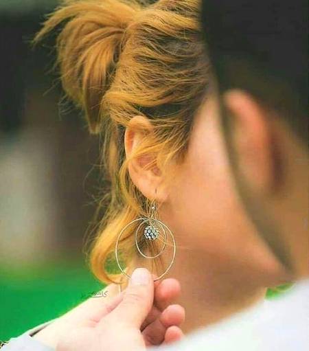 -"بیچ کر گندم ،__کھائی گھر سے گالیاں🙄😏 

-"لایا ہوں آپ کے لیئے ســـونے کی بالیاں🙈😘