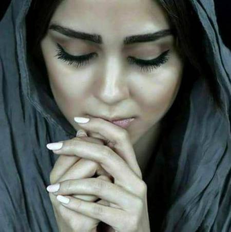 جوڑ کر بد نما نہ کر دینا ۔ ۔ Broken heart
ٹوٹے رہنے میں دلکشی ھے اب۔