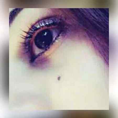 تنہا ہی سہی لڑ تو رہی ہے یہ لڑکی
بس تھک کے گری ہے ، ابھی ہاری تو نہیں ہے 💔
Anu malik😇