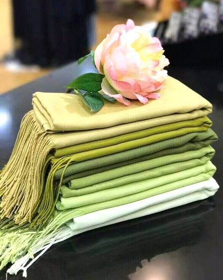 🌹 *آپ کے ہر جاننے والے انسان کے اندر ایک اور انسان بھی ہے جسے آپ نہیں جانتے۔*