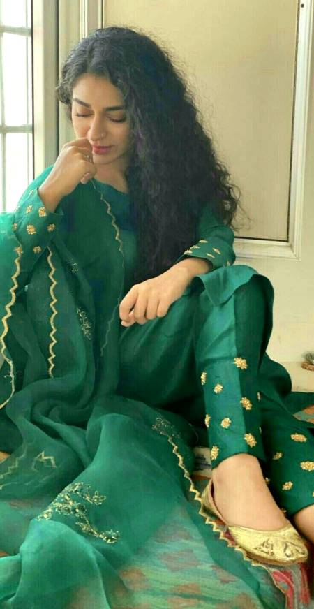 چاہا نہیں کسی کو اُس کو چاہنے کے بعد _
اپنی نگاہ کا مجھے ___ معیار یاد ہے