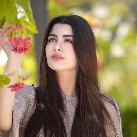 مغرور جو کہتی ہے دنیا تو کہتی پھرے
ہم مڑ کر ہر شخص کو دیکھا نہیں کرتے🔥