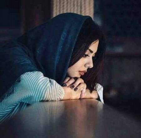 *✍🏻کبھی کبھار زندگی ۔۔ انتہائی بے رحمی کے ساتھ ۔۔ وقت کے تیز نوکیلے کانٹوں پہ گھسیٹتی ہے کہ ہم لہولہان ہوتے ہوۓ بھی ۔۔۔  خاموشی کا قفل لبوں پہ لگاۓ اندر ہی اندر سسکتے ہوۓ بے پناہ درد کے ساتھ گھسٹتے چلے جاتے ہیں .....!🔥*
