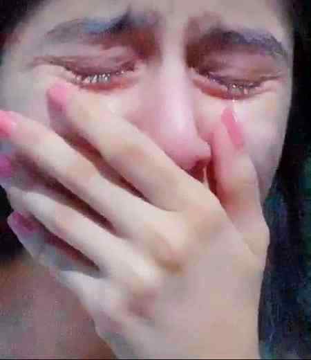 میں چاھتی ھوں وہ میرے مرنے کا دکھ دیکھے