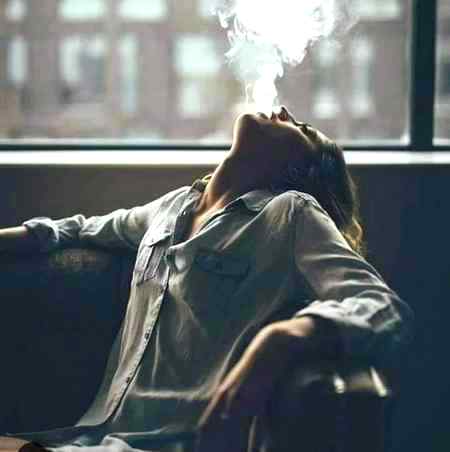 رات یوں دل ميں تری کھوۂی ہوۂی يادآۂی 
جيسےويرانےميں چپکےسےبہارآجاۓ
جيسےصحراؤں پہ ہولےسےچلےبادنسيم 
جيسےبيمارکوبےوجہ قرارآجاۓ
داستان عشق