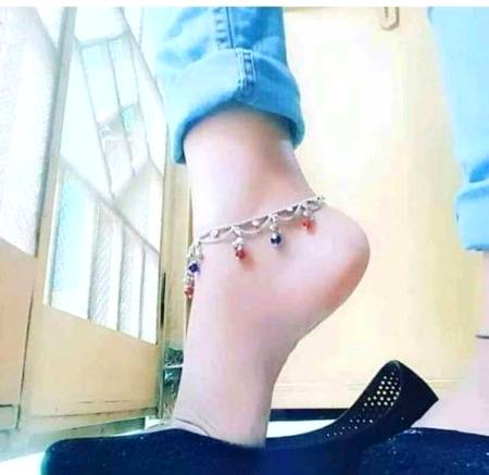 نازک مزاج هےمـیری جان اس قدر... 

 *پہنی جو پائل پاؤں میں چھم چھم  سے ڈر گئی..