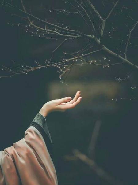 Aaty nhin drar bahir ko, koi insan andar se toot jata hy...
Lines by cubcub....