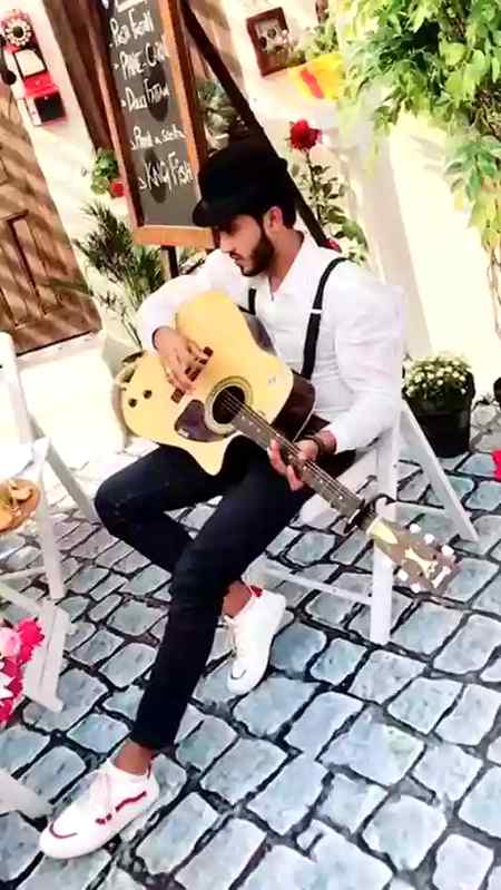 جب بھی آیا منت کا دھاگہ😍😘💑
دل نے کہا❤️😳
ایک بار اور مانگوں تجھے🙈😍R jee