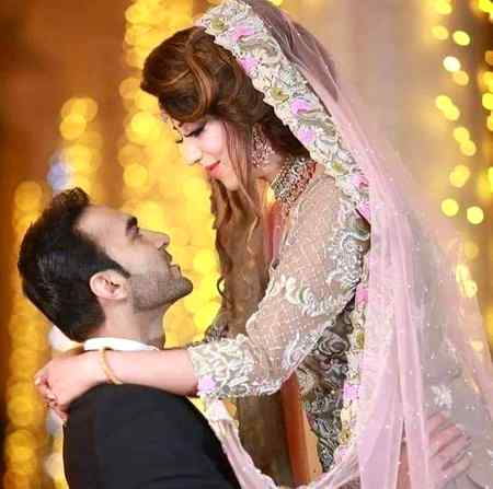 اس نے دیکھا تھا کس نظر سے مجھے
دل میں گویا ۔۔۔ سما گئیں آنکھیں !!