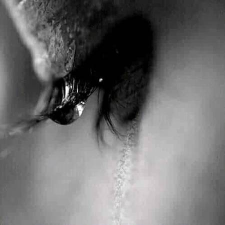 تمام جذبوں سے معتبر ہے..🔥•
اداس آنکھوں سے مسکرانا.🖤🥀