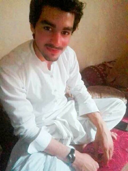 "Hum tho phulon ki tara apni adat sa Bebas ha,,
Koyi tor bi da to hum usay khusbo he diya krty ha" ❤ F t F