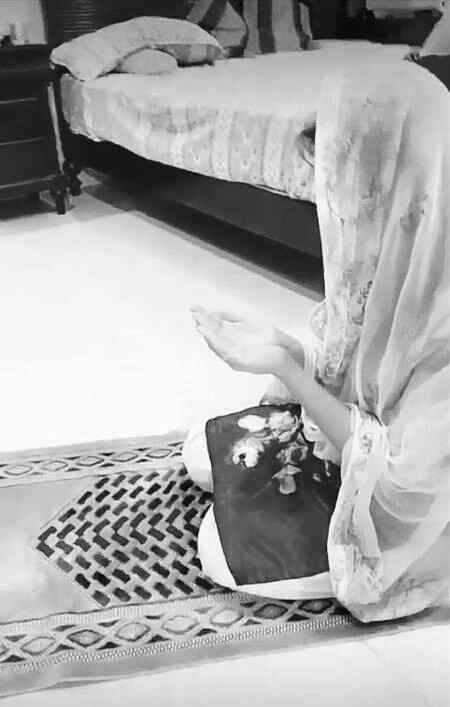 Jinky liya ham roty ha 😭😭 Woh Kisi or ki baho mai soty ha 😨😦😧