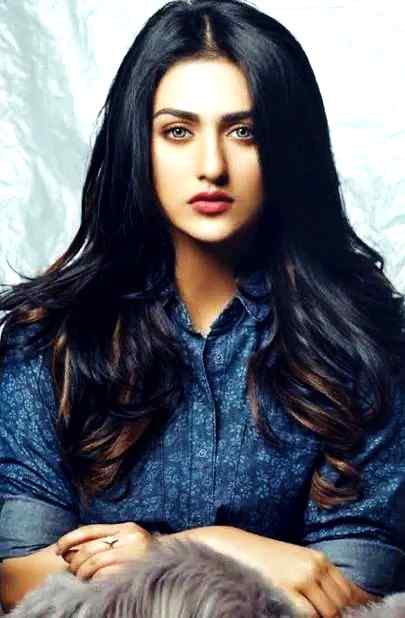 Beautiful look Sarah khan like 🔥