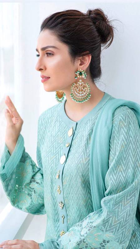 Ayeza khan...