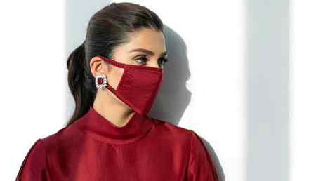 Ayza khan matching face mask