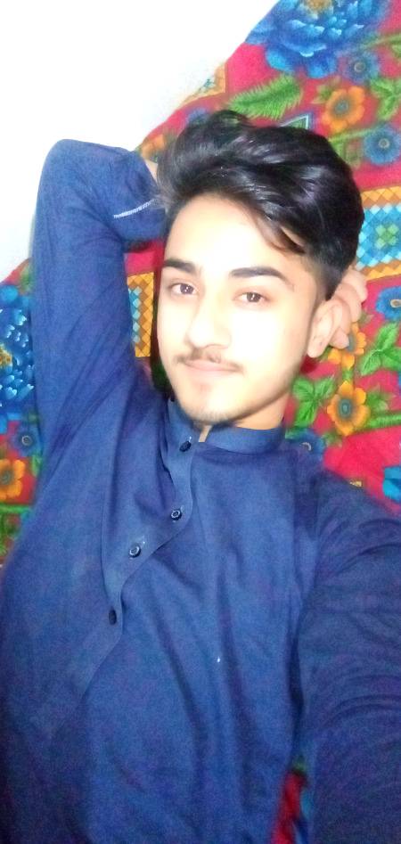 ہم ذرا بد لحاظ سے ہیں کم ہی کسی کو راس آتے ہیں