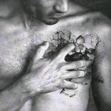 ﺭﻓﻮ ﻧﮧ ﮐﺮ ﺍِﺳﮯ ﺍﮮ ﺑﺨﯿﮧ ﮔﺮ ﺧﺪﺍ ﮐﯿﻠﺌﮯ
ﮐﮧ ﭼﺎﮎِ ﺩﻝ ﺳﮯ  ﮨﻮﺍ ﺧﻮﺷﮕﻮﺍﺭ ﺁﺗﯽ ﮨﮯ