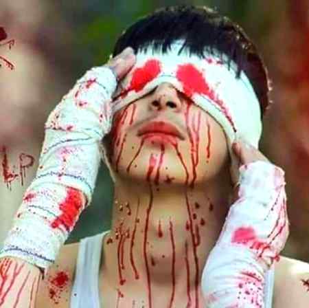 آشنا سے چہروں کے۔۔۔۔۔۔اجنبی رویوں کو
سہہ کر مسکرا دینا۔۔۔۔...آفرین ازیت ہے

 ZaRRaaR💔💔